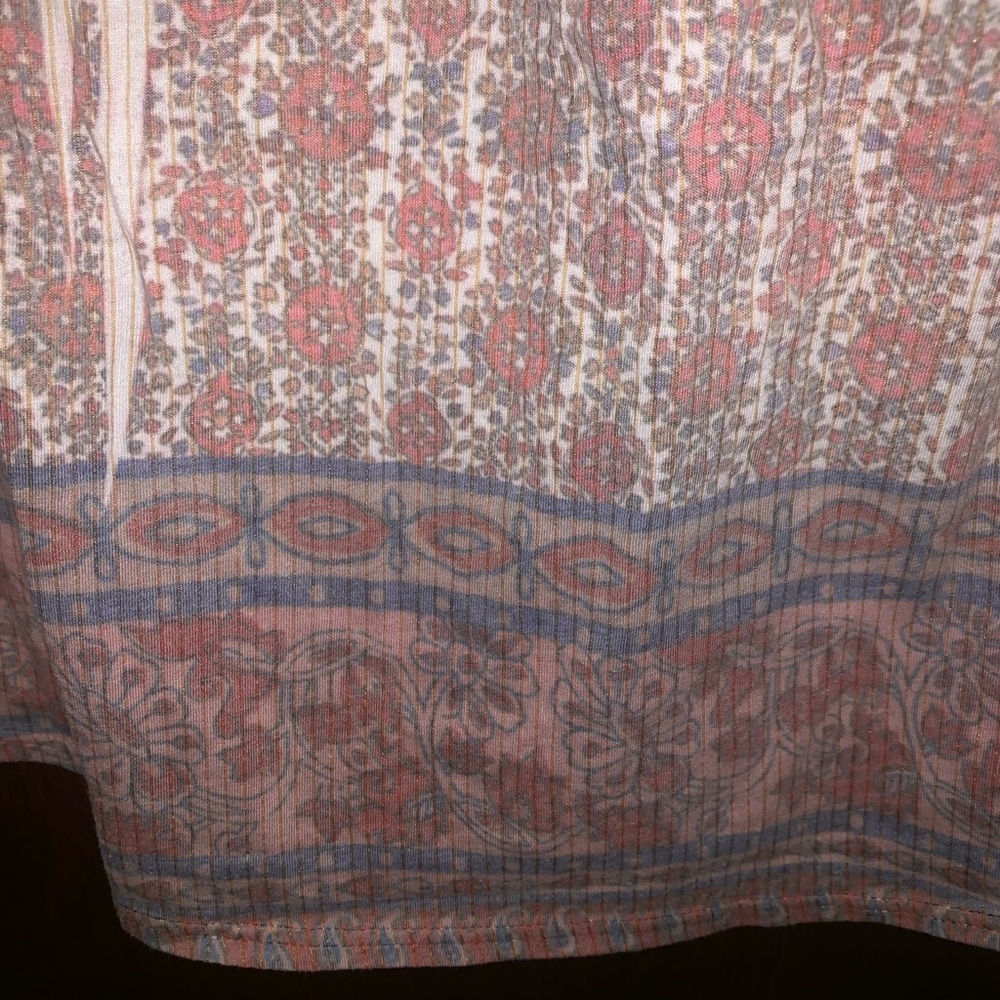 Multi Colored Pattern Top - Picture 3 of 4
